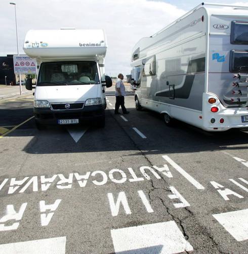 La Junta rechaza el decreto que obliga a controlar las áreas de autocaravanas