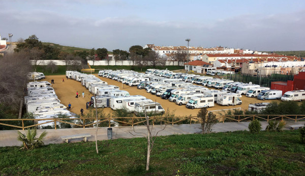 Las autocaravanas carnavalean en Morón